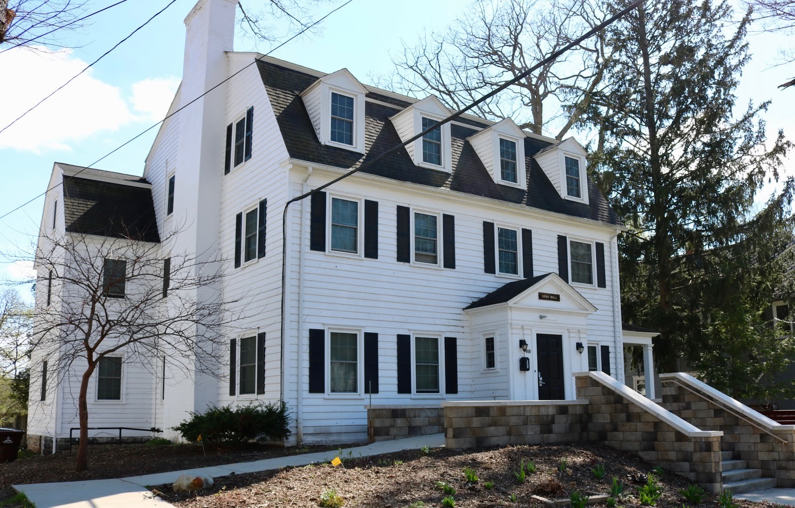 Students Say Goodbye to Dean Hall, a Housing Option No More The